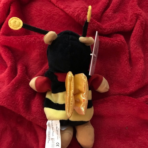 DISNEY’S MINI BEAN BAG BUMBLE BEE POOH (8”) - Picture 2 of 4